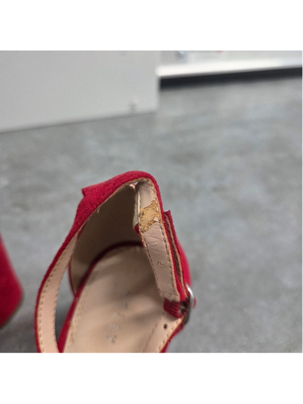 Kelly & Katie Red Block Heel Sandals Size 6.5 - Picture 3 of 3